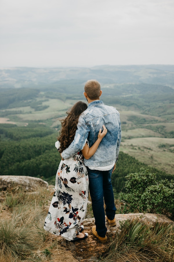 Couple-Standing-on-Mountain-Attract-Your-Best-Match-Introverted-Alpha.