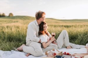 Couple On Picnic - How To Date As An Introvert